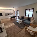 Dos Torres Lórien Edificio de Apartamentos con una ubicación privilegiada en Calle Alfonso I