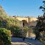 @ Tu Base Perfecta Para Explorar Zaragoza @ Centro