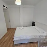 Moderno Piso Junto Al Pilar