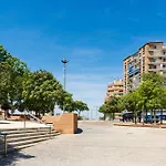 Junto Al Puente De Piedra