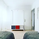 Silencioso Muy Luminoso Y Familiar