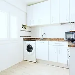 Silencioso Muy Luminoso Y Familiar