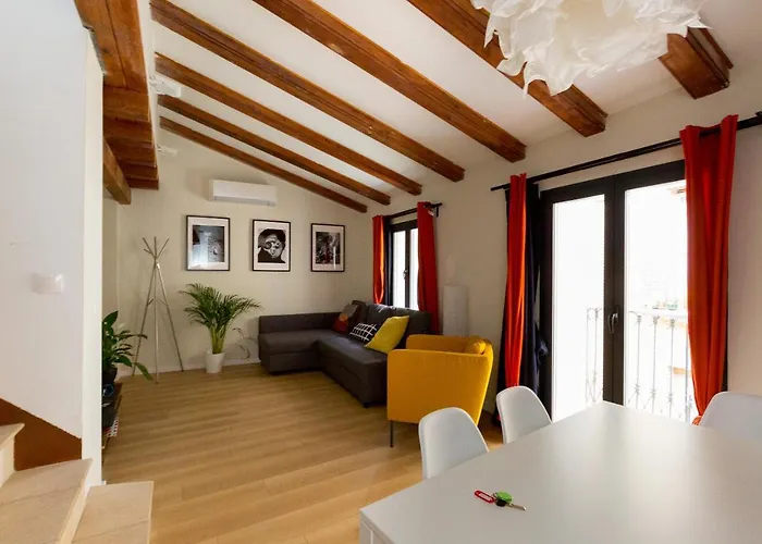 CASTA 3 - Duplex de dos dormitorios en el Centro Histórico con opcion de garaje