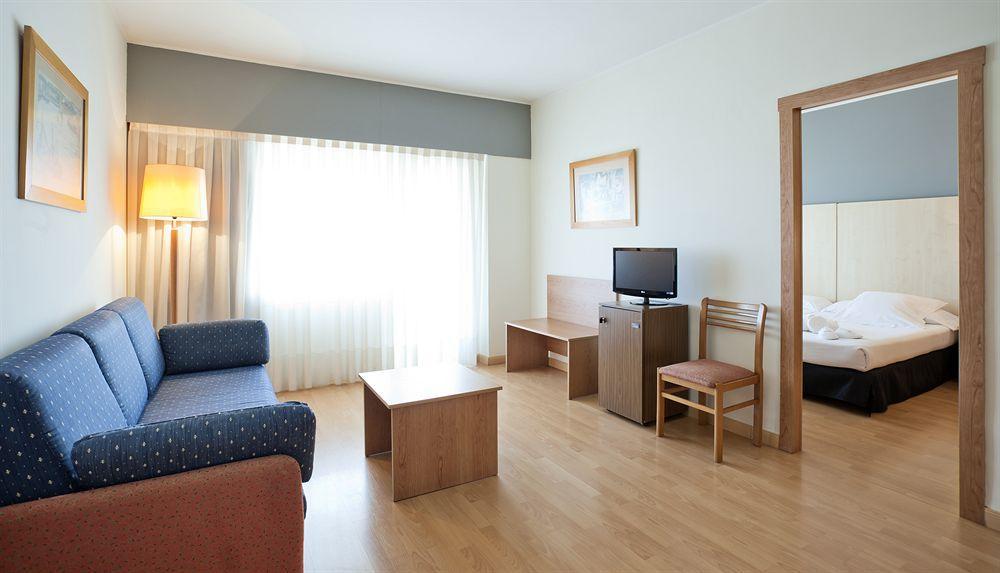 Hotel Ilunion Romareda 4*