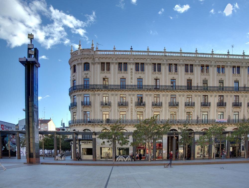 Pilar Plaza