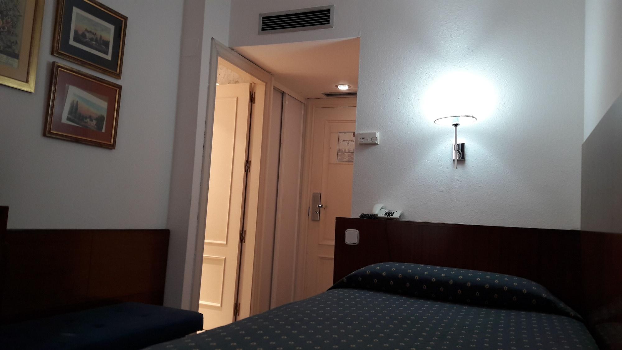 Vtz Orus Factory - Parking Muy Economico Hotel 2*