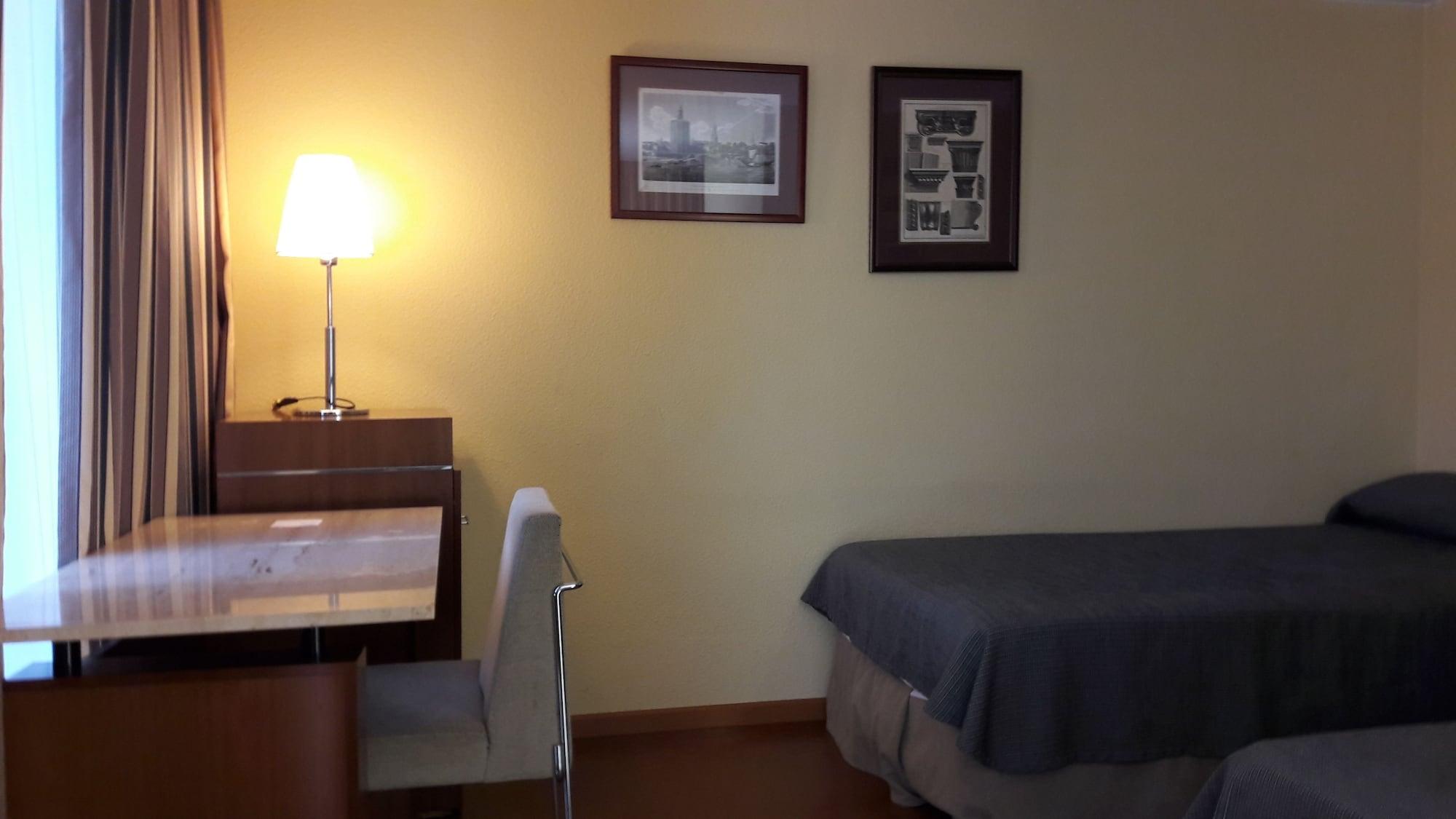 Vtz Orus Factory - Parking Muy Economico Hotel 2*