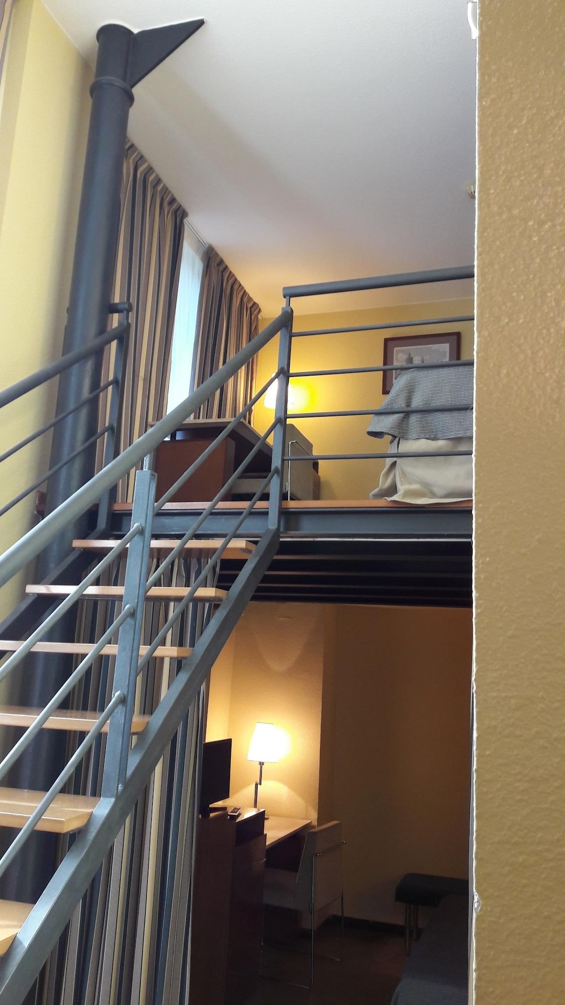 Hotel Vtz Orus Factory - Parking Muy Economico 2*