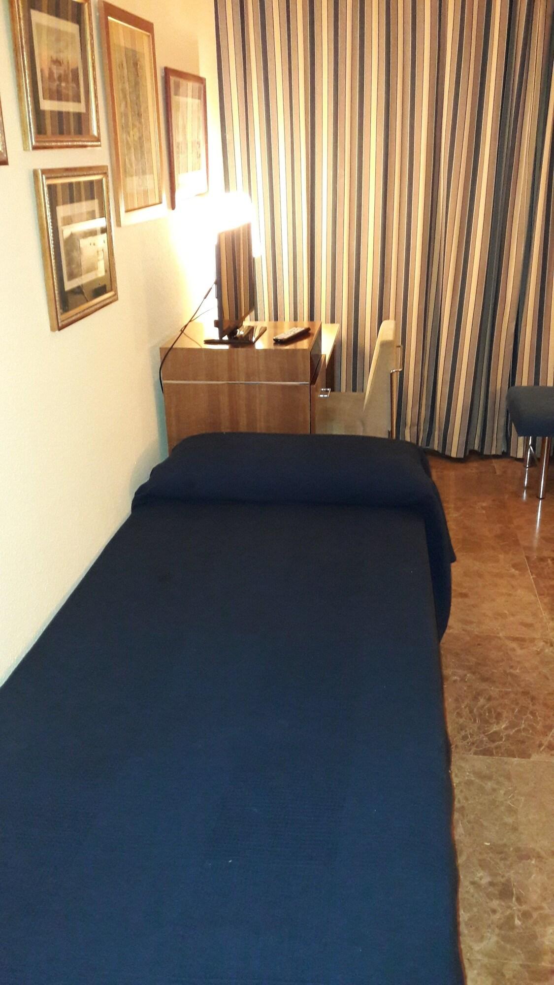 Vtz Orus Factory - Parking Muy Economico Hotel