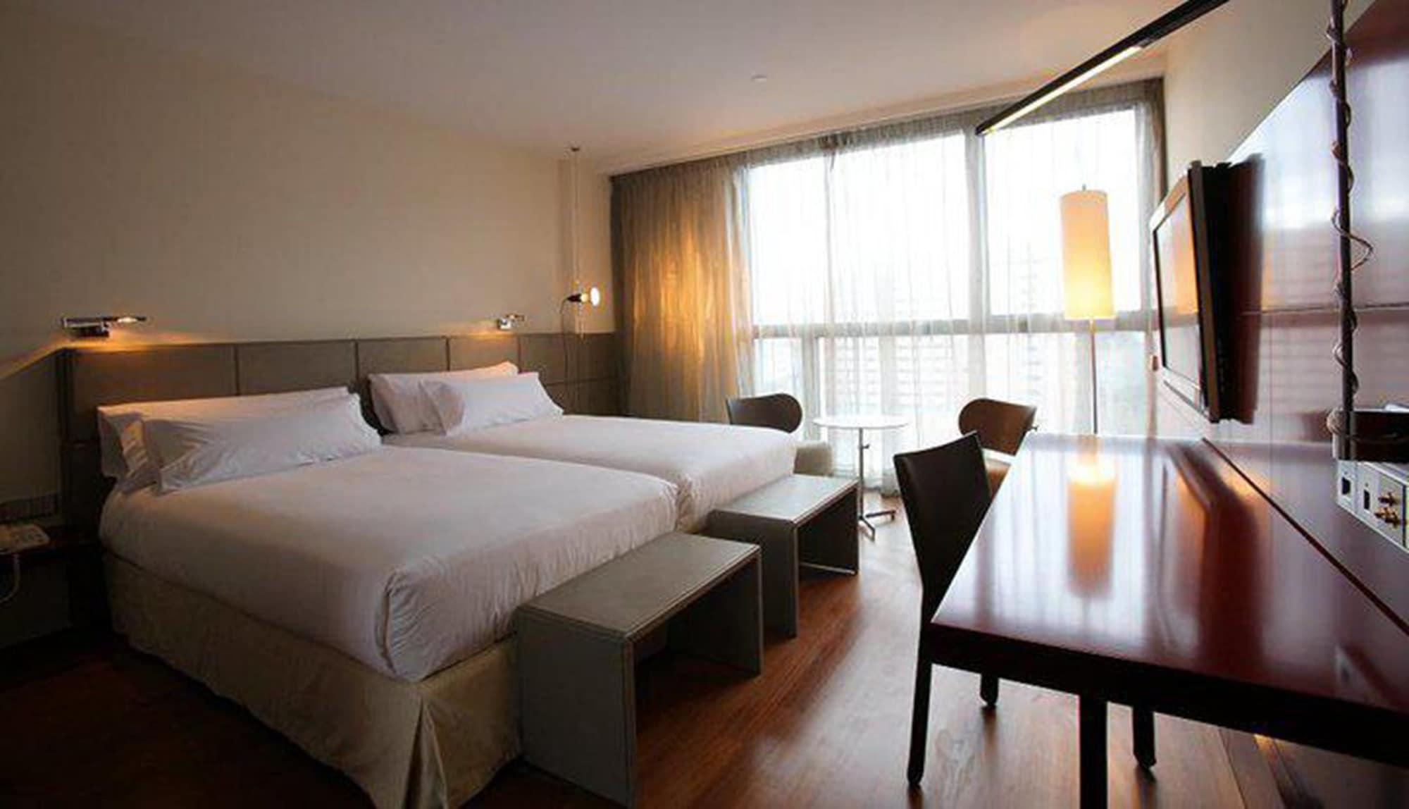 Hotel Reina Petronila 5*