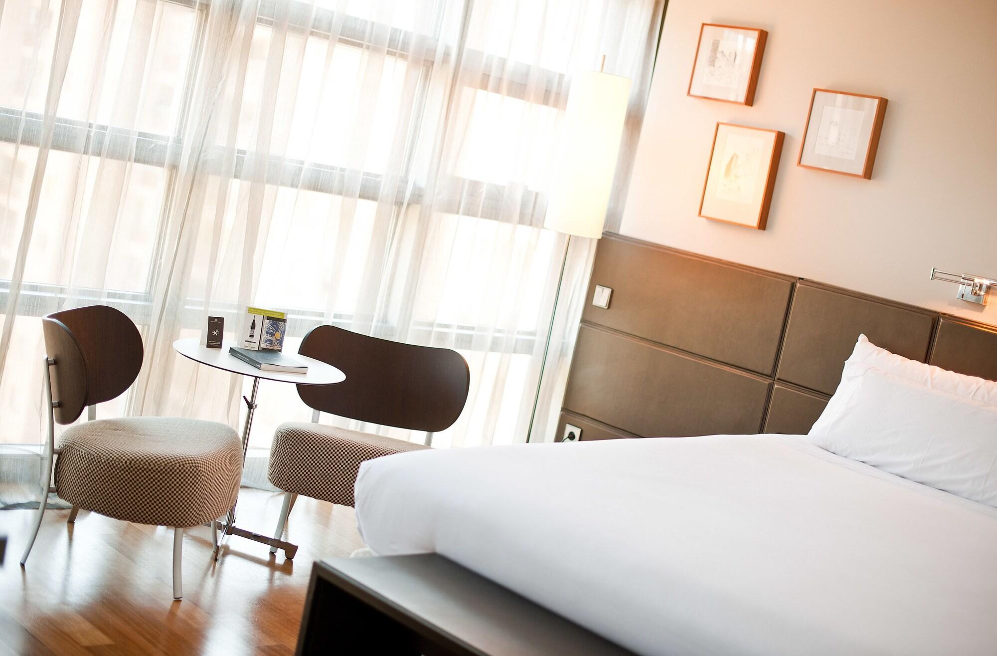 Hotel Reina Petronila 5*