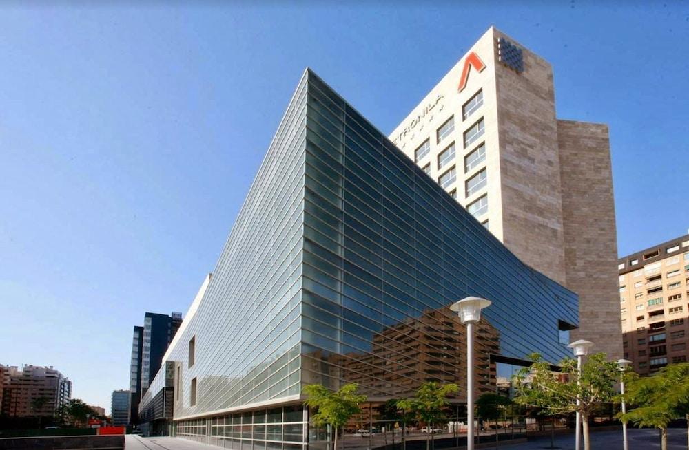 Reina Petronila 5*