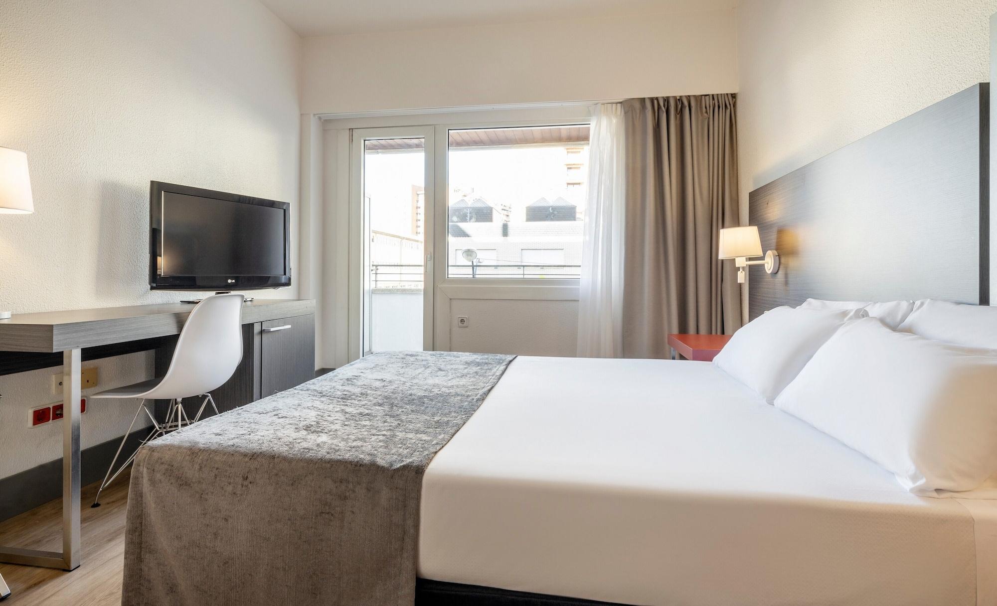 Hotel Ilunion Romareda 4*