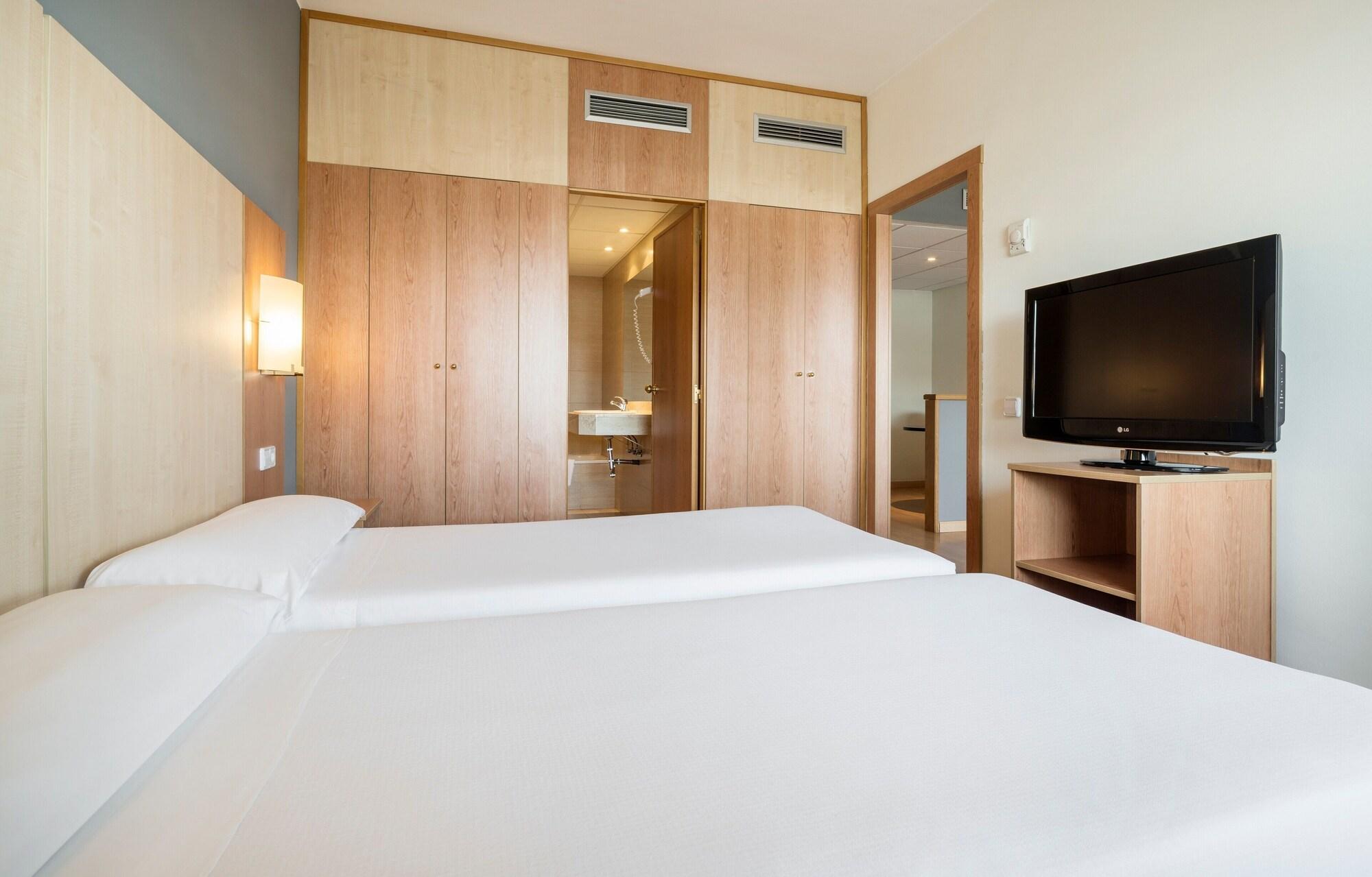 Hotel Ilunion Romareda 4*