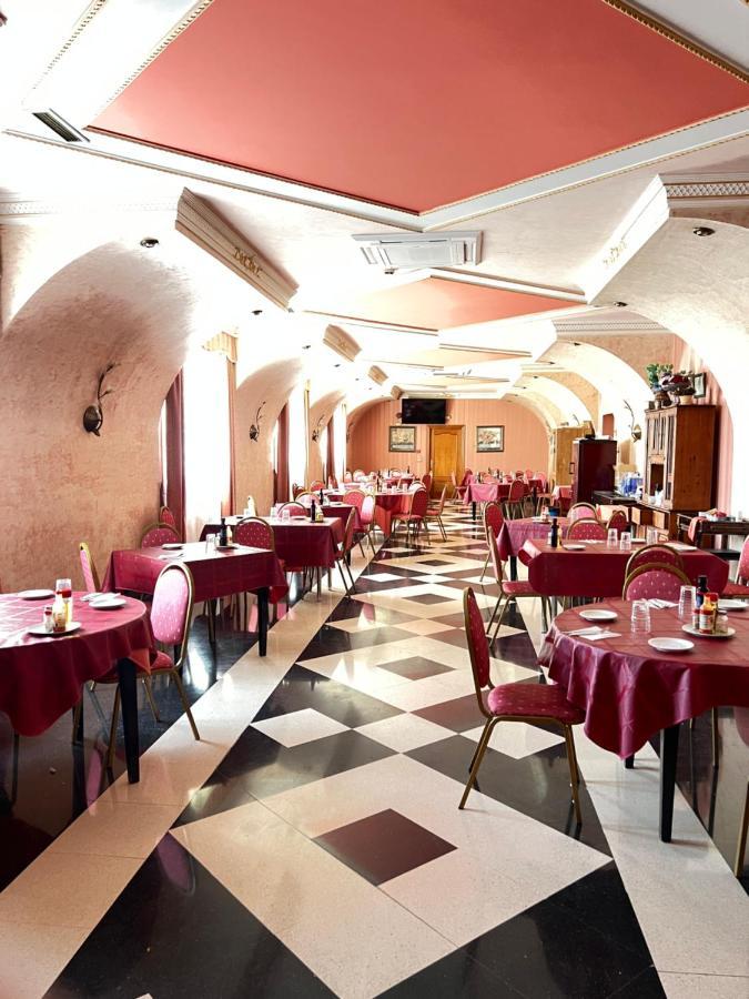 El Cisne Hotel