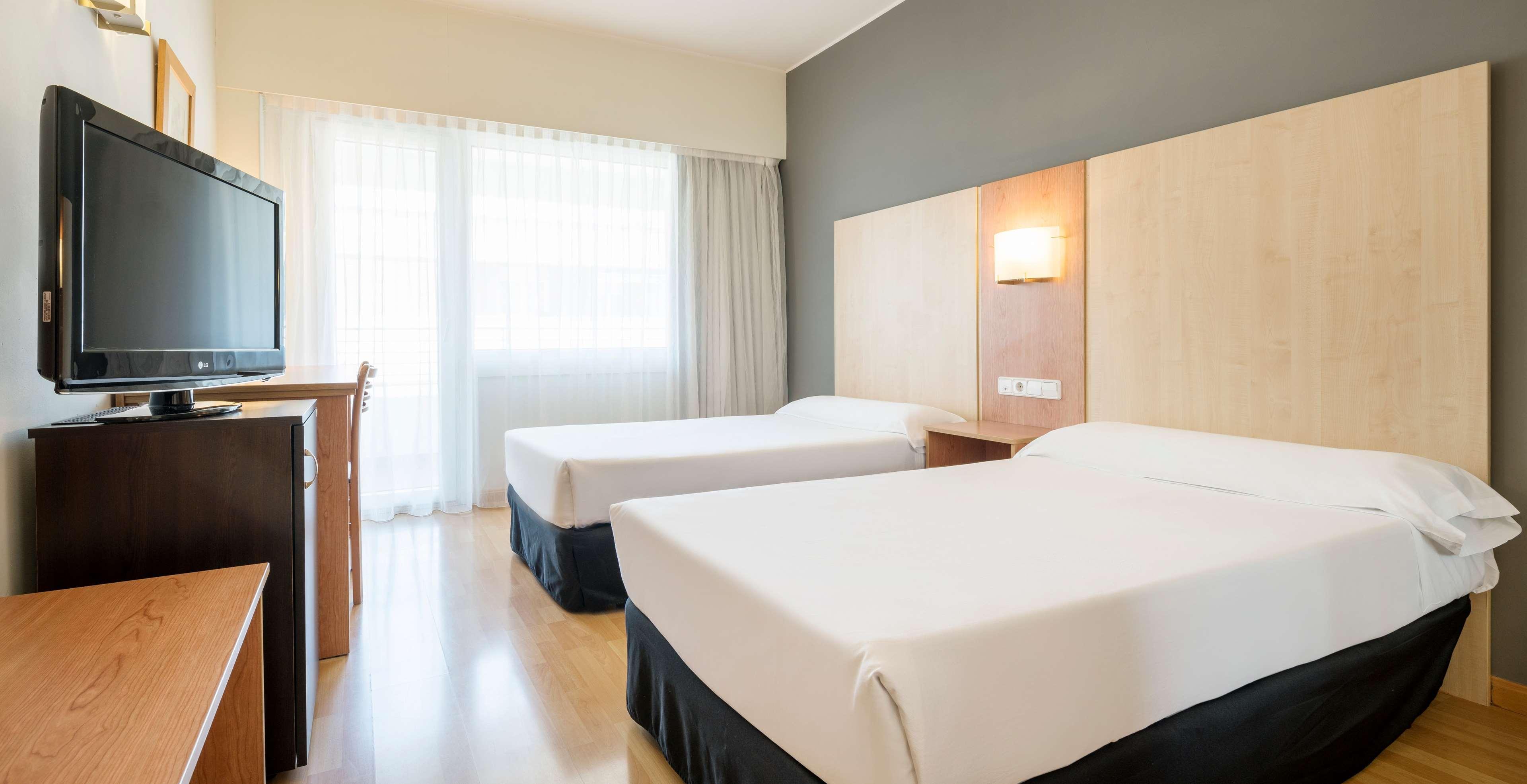 Hotel Ilunion Romareda 4*