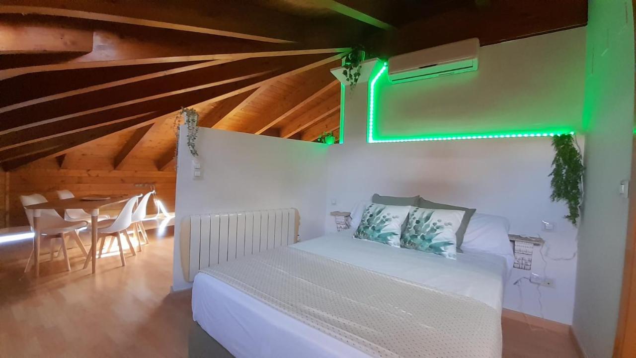 Apartamento Dos Torres Numenor - ático Abuhardillado De Madera Zaragoza