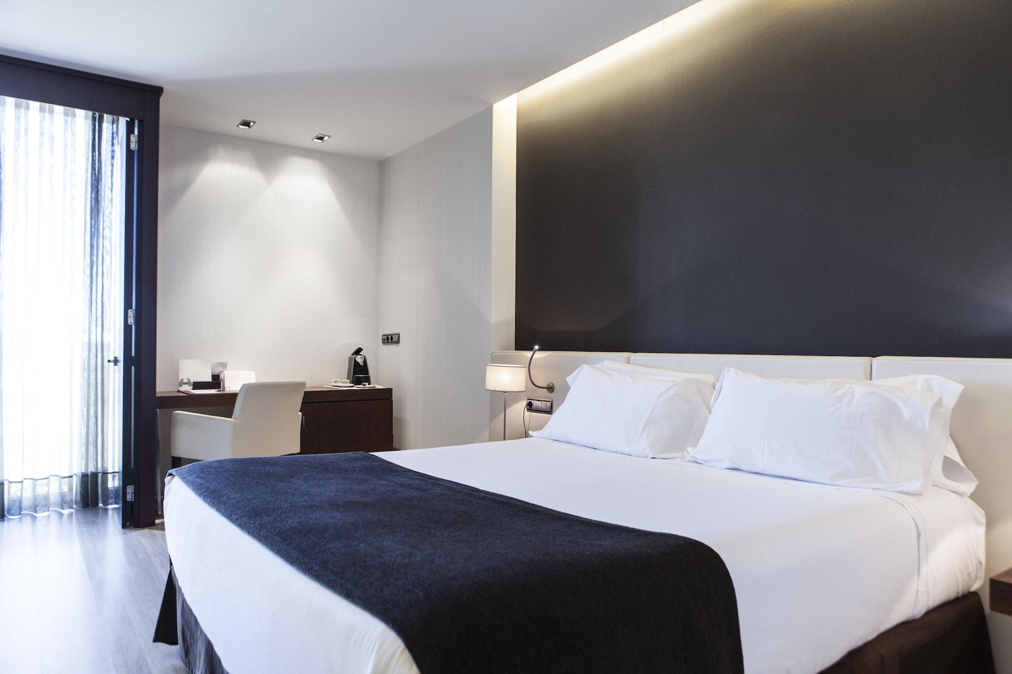 Diagonal Plaza 4*