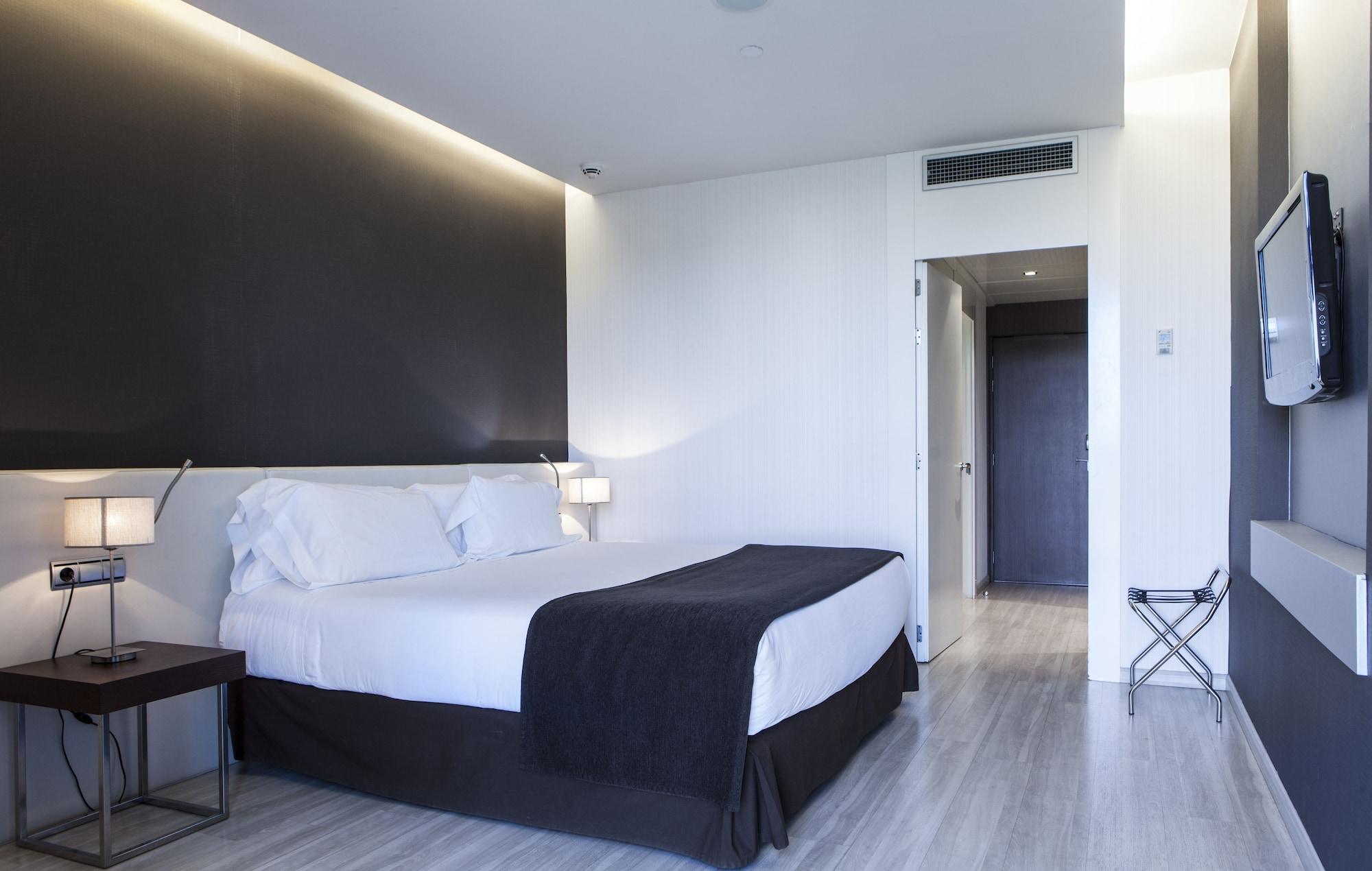 Diagonal Plaza 4*