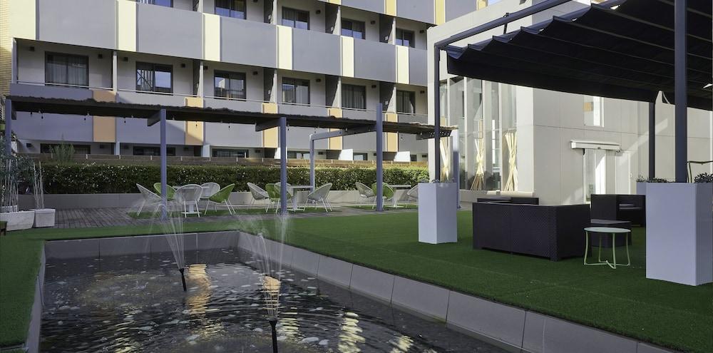 Vincci Zentro Hotel
