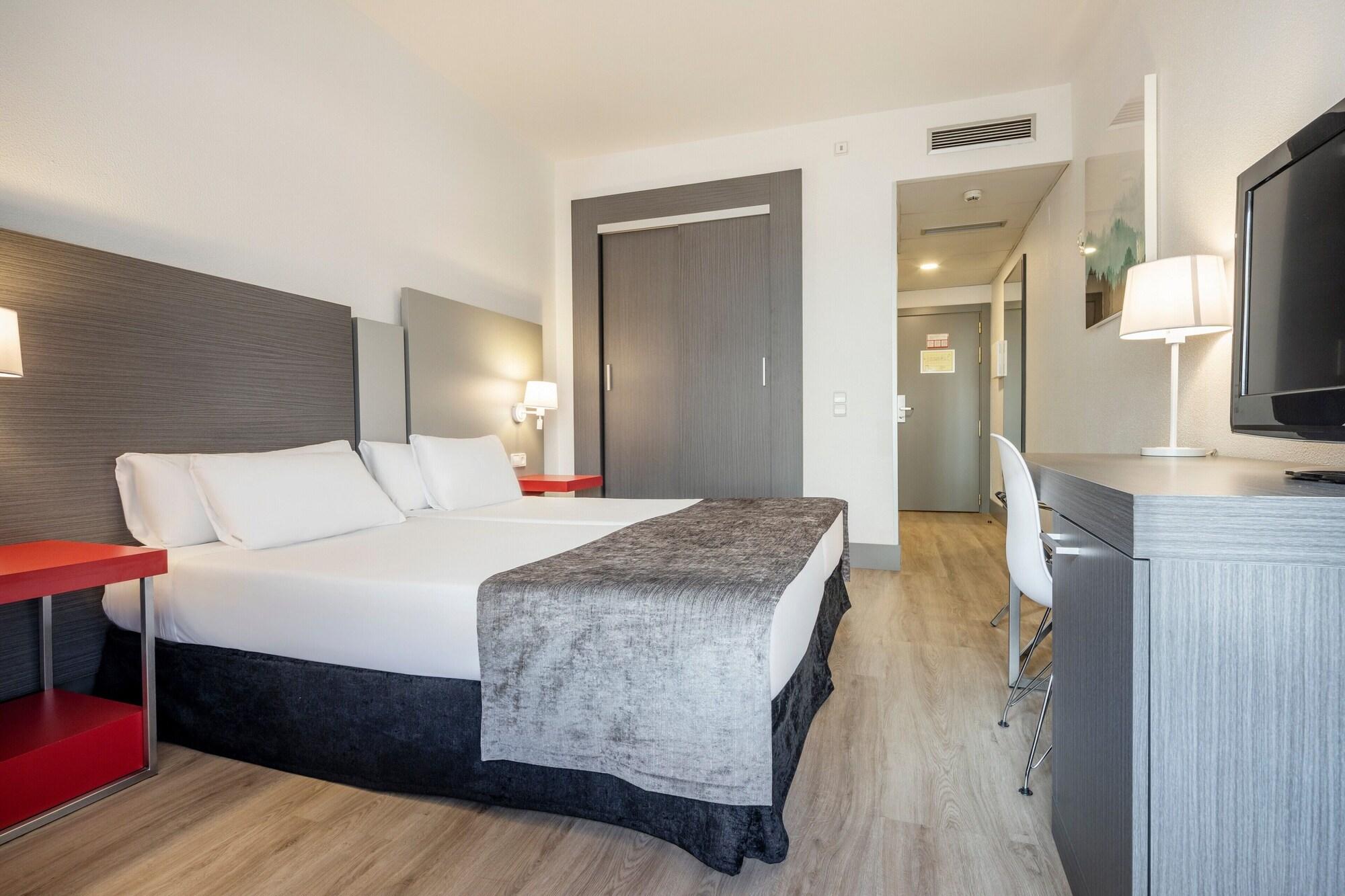 Hotel Ilunion Romareda 4*