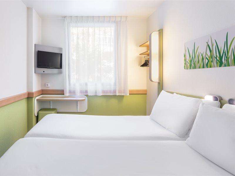 Plaza Mozart Hotel 4*