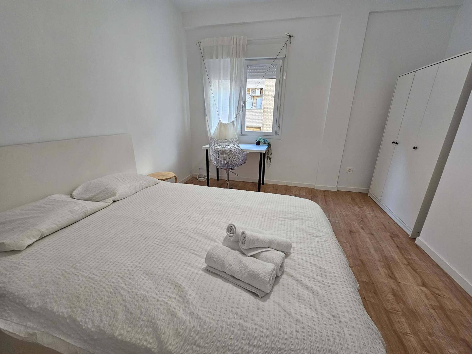 Moderno Piso Junto Al Pilar