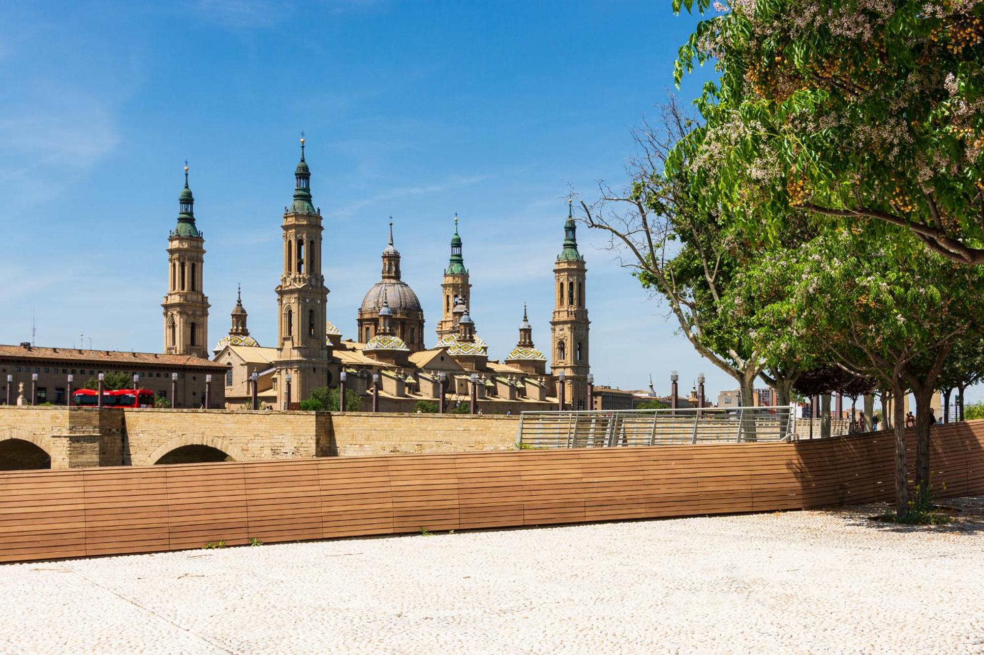Junto Al Puente De Piedra Apartamento Zaragoza