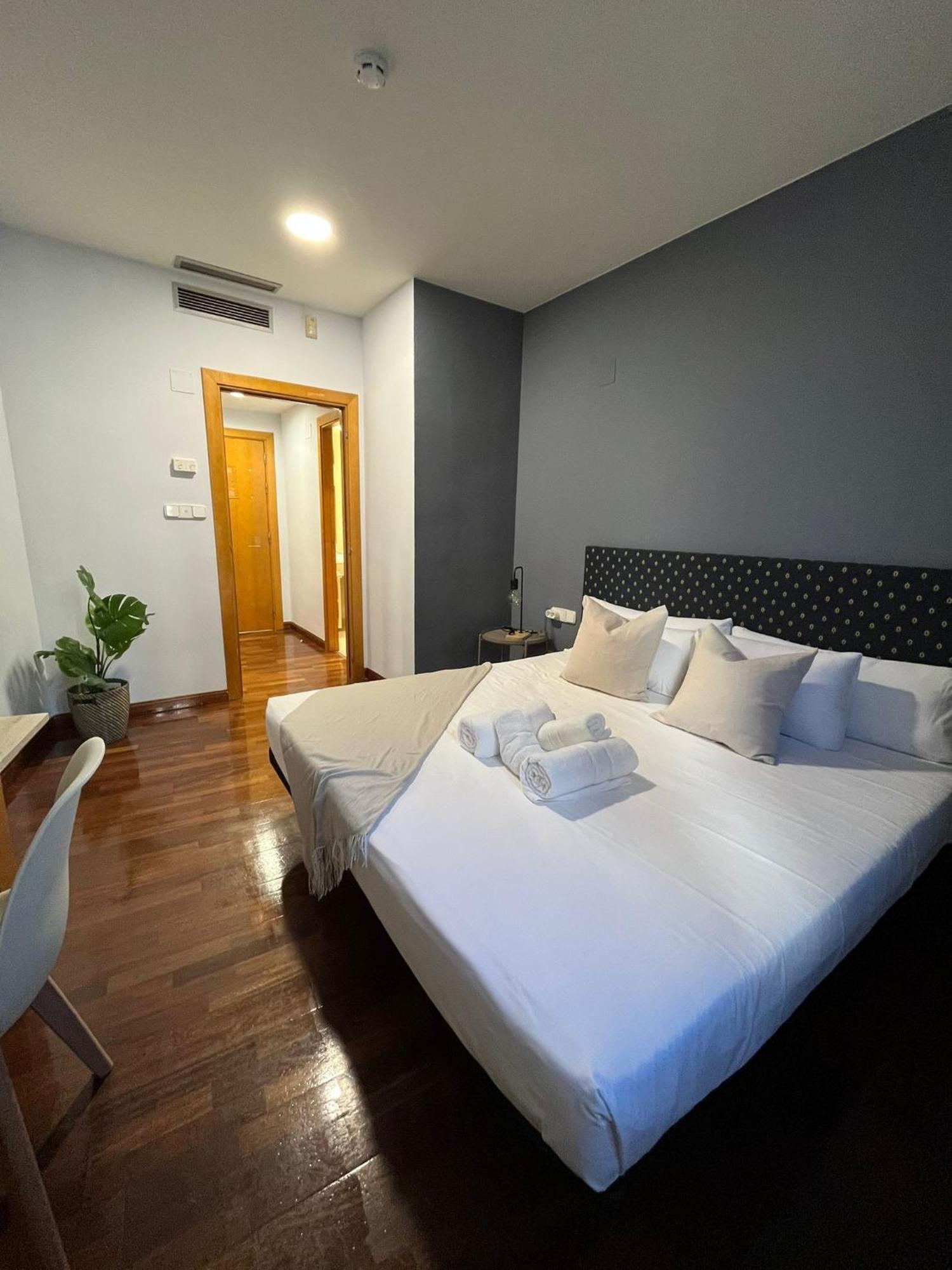 Vtz Orus Factory - Parking Muy Economico Hotel