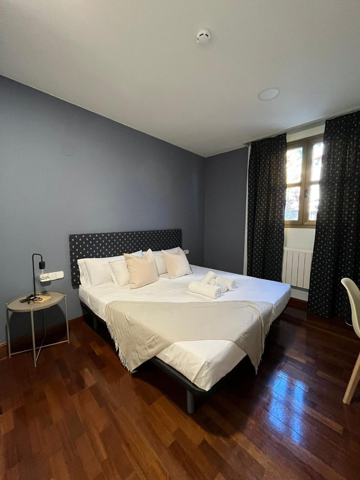Vtz Orus Factory - Parking Muy Economico Hotel 2*