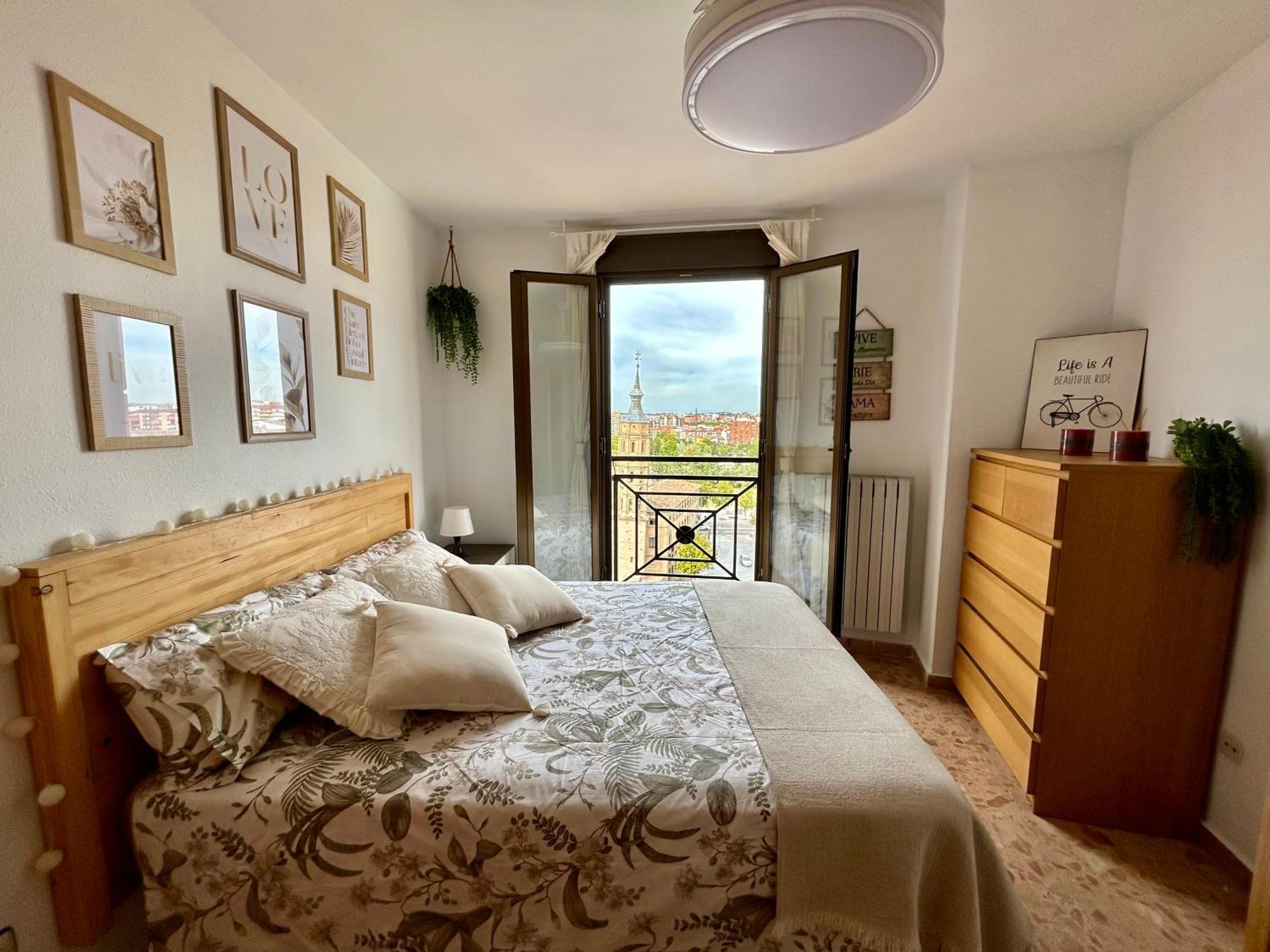 El Torreón Del Pilar. Opción De Parking Apartamento Zaragoza