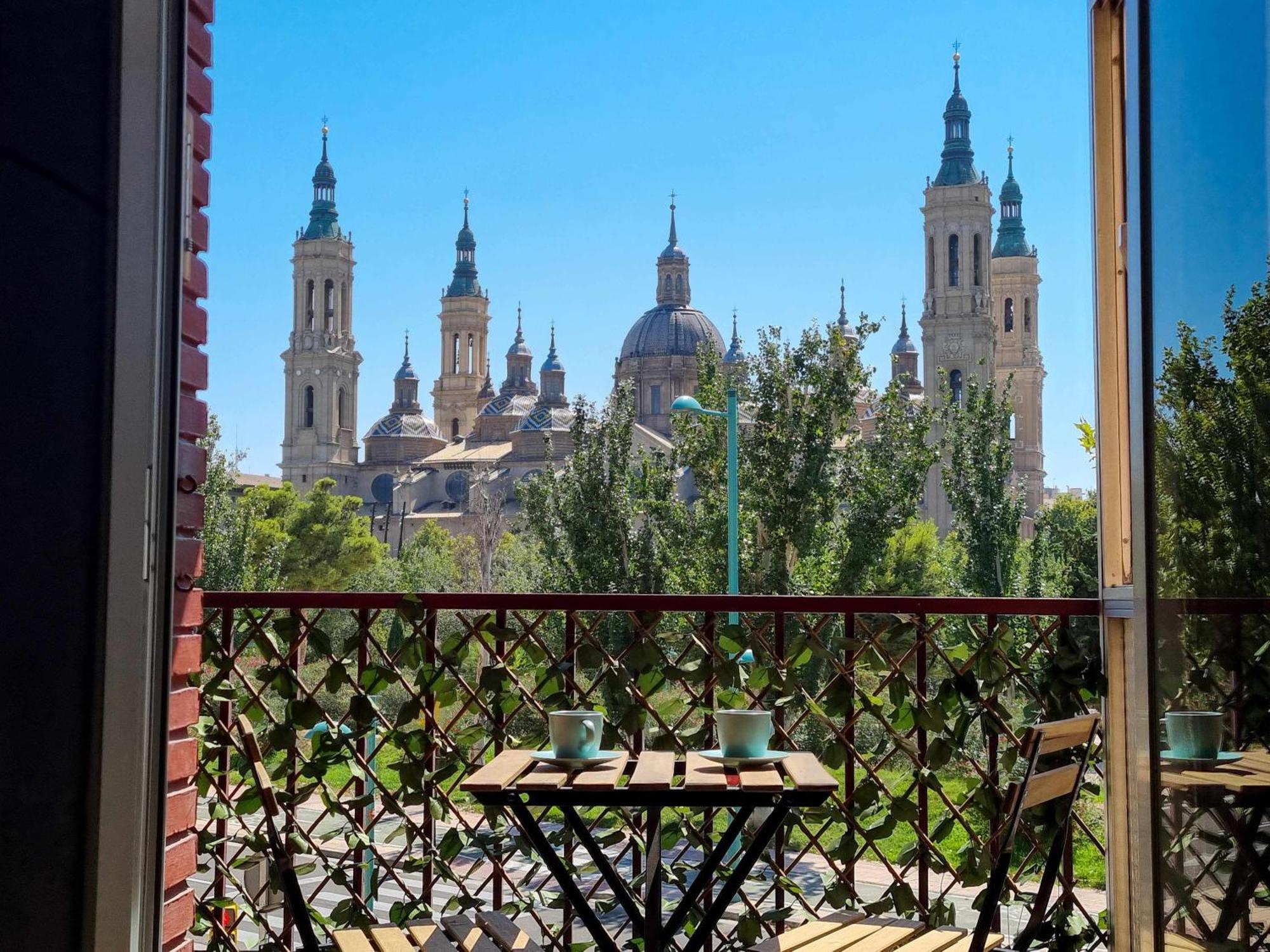Front Views To El Pilar Comotucasa * Zaragoza