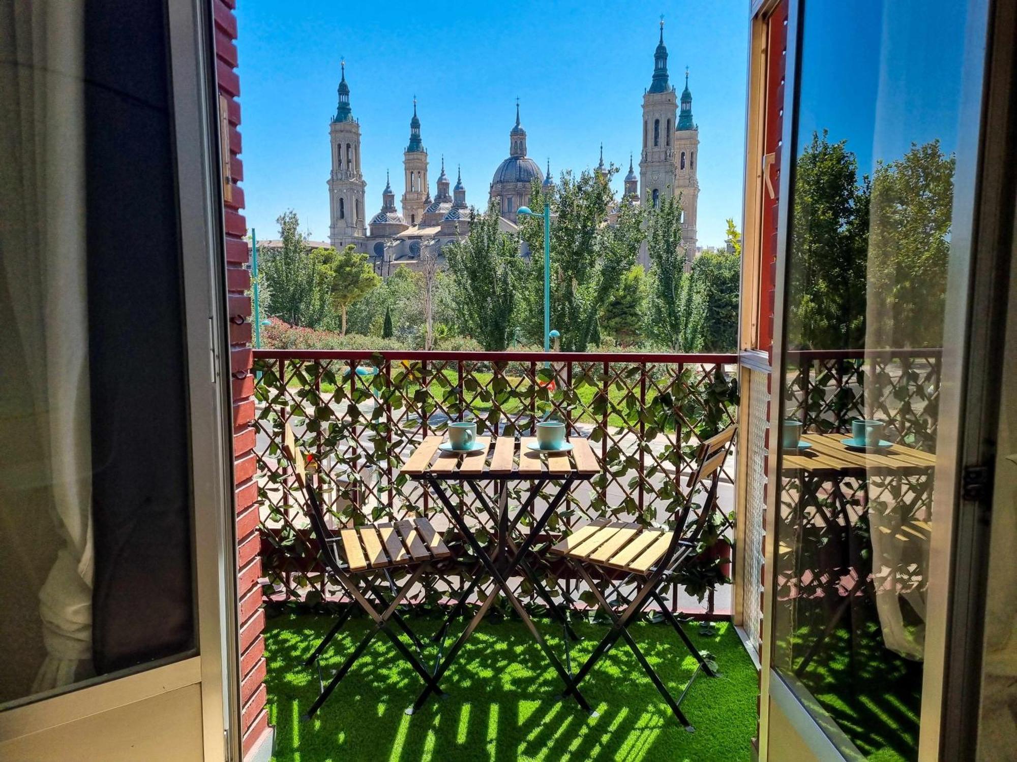 Front Views To El Pilar Comotucasa Zaragoza