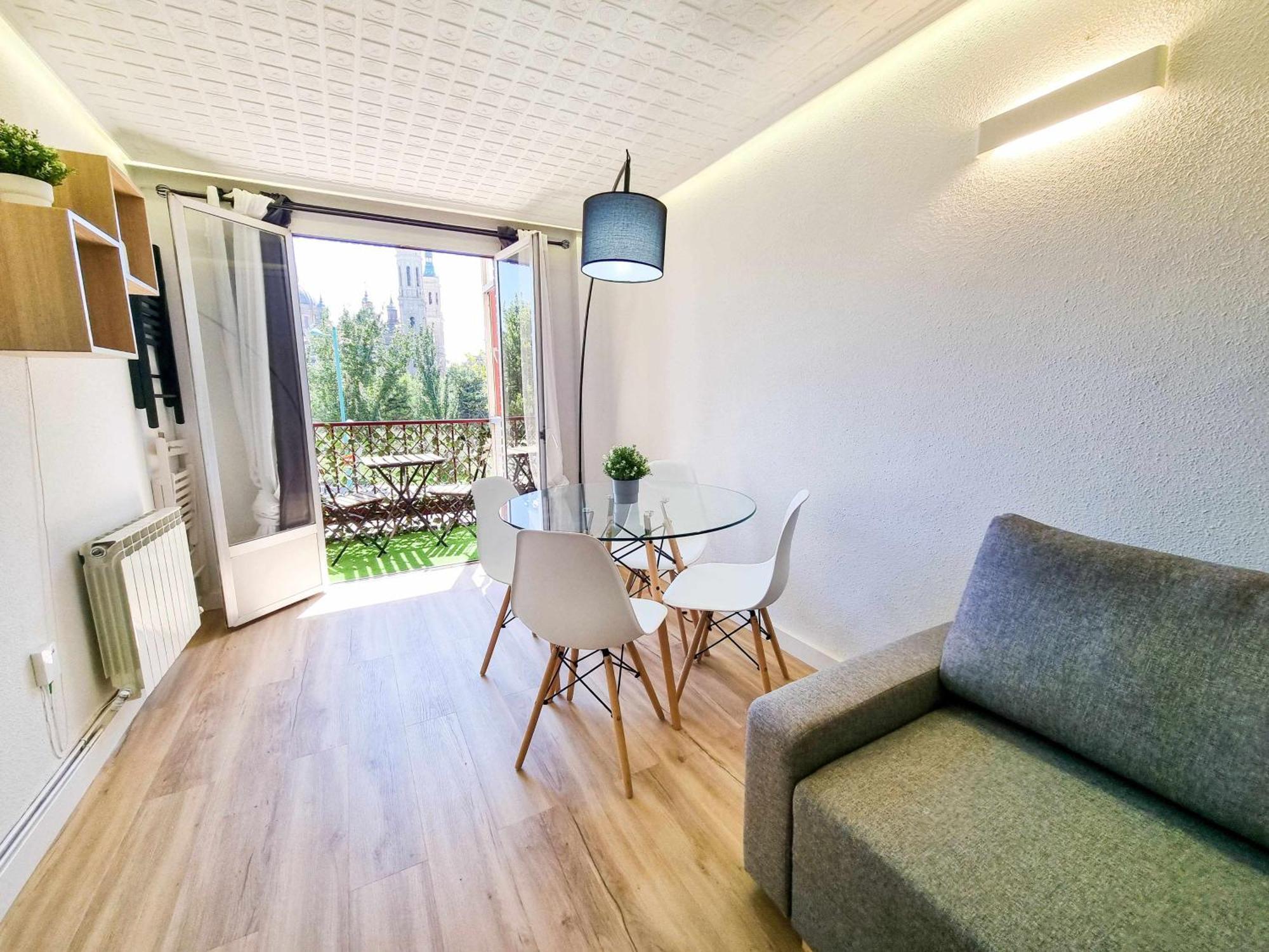 Apartamento Front Views To El Pilar Comotucasa