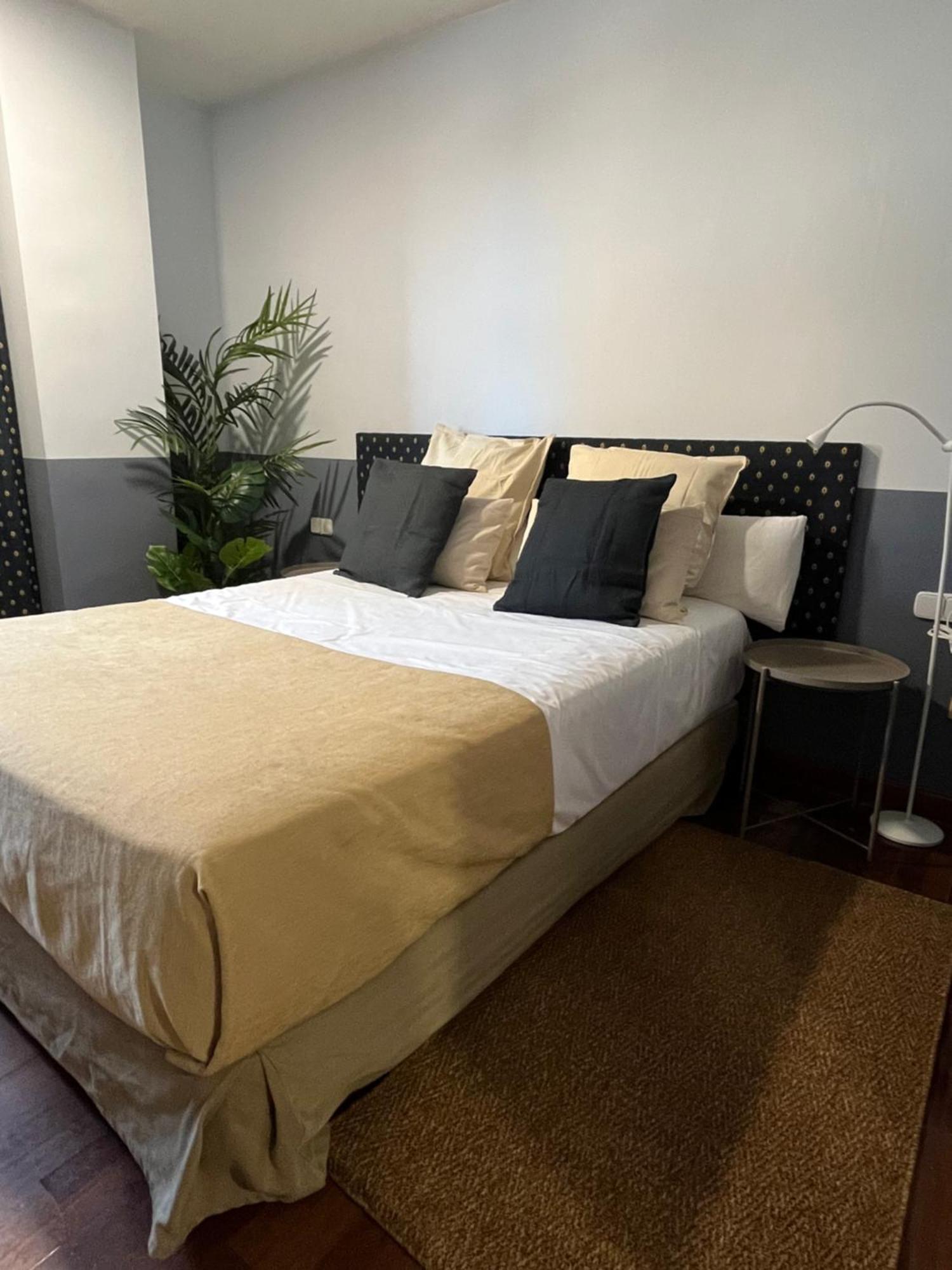 Hotel Vtz Orus Factory - Parking Muy Economico