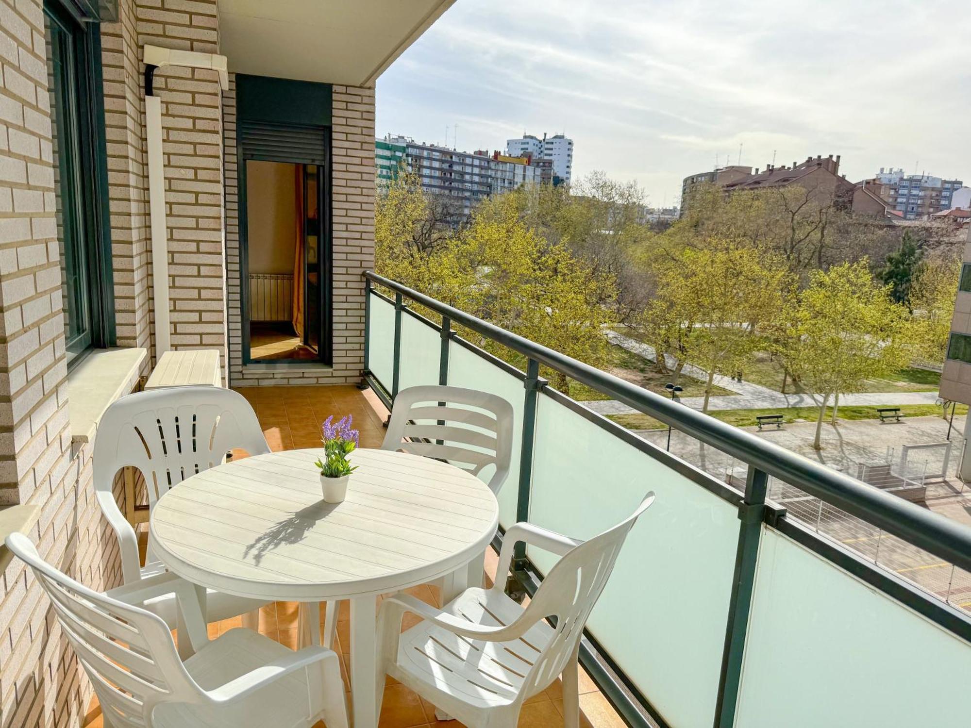 Reina Del Pilar Comotucasa Apartment Zaragoza