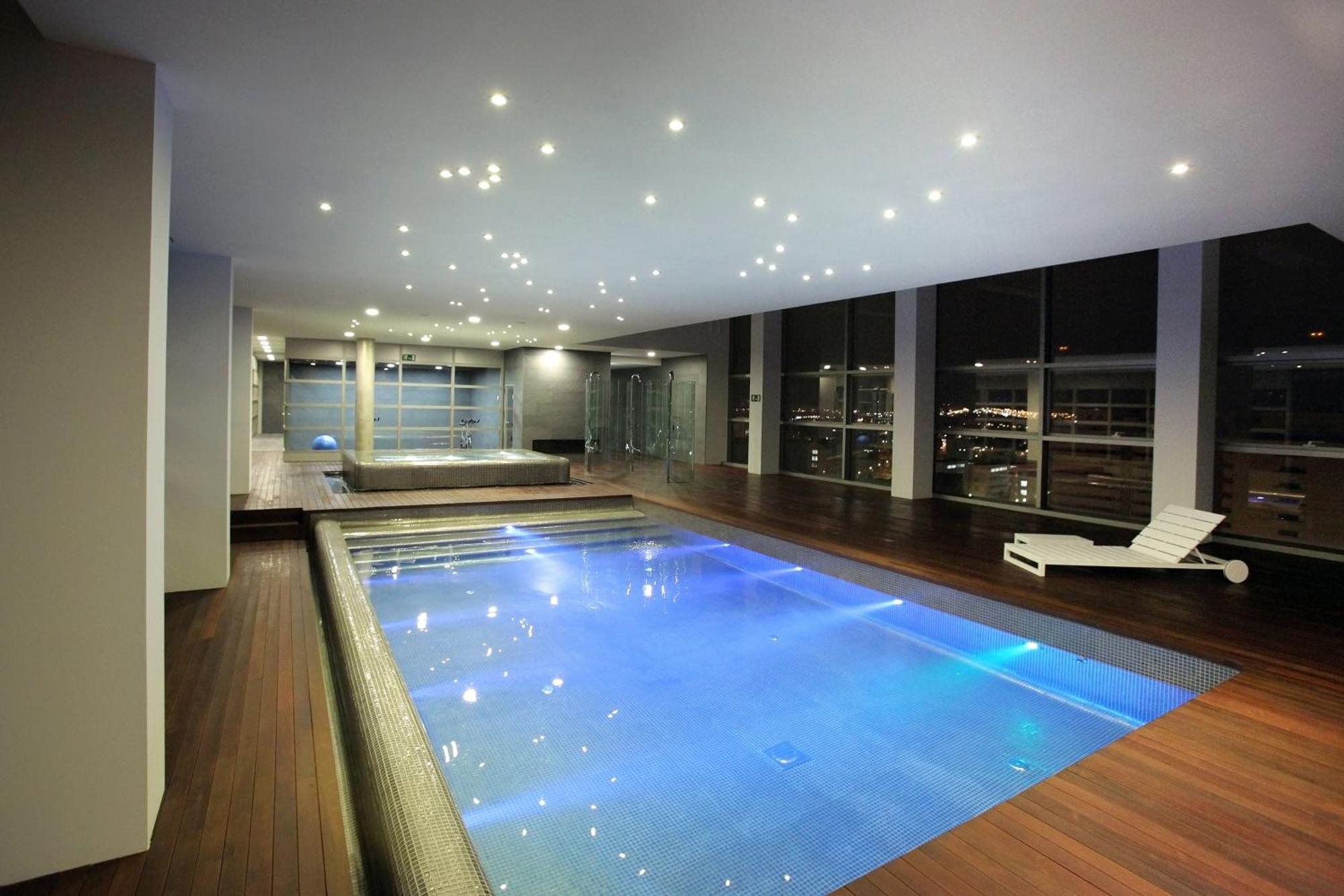 Hotel Reina Petronila 5*
