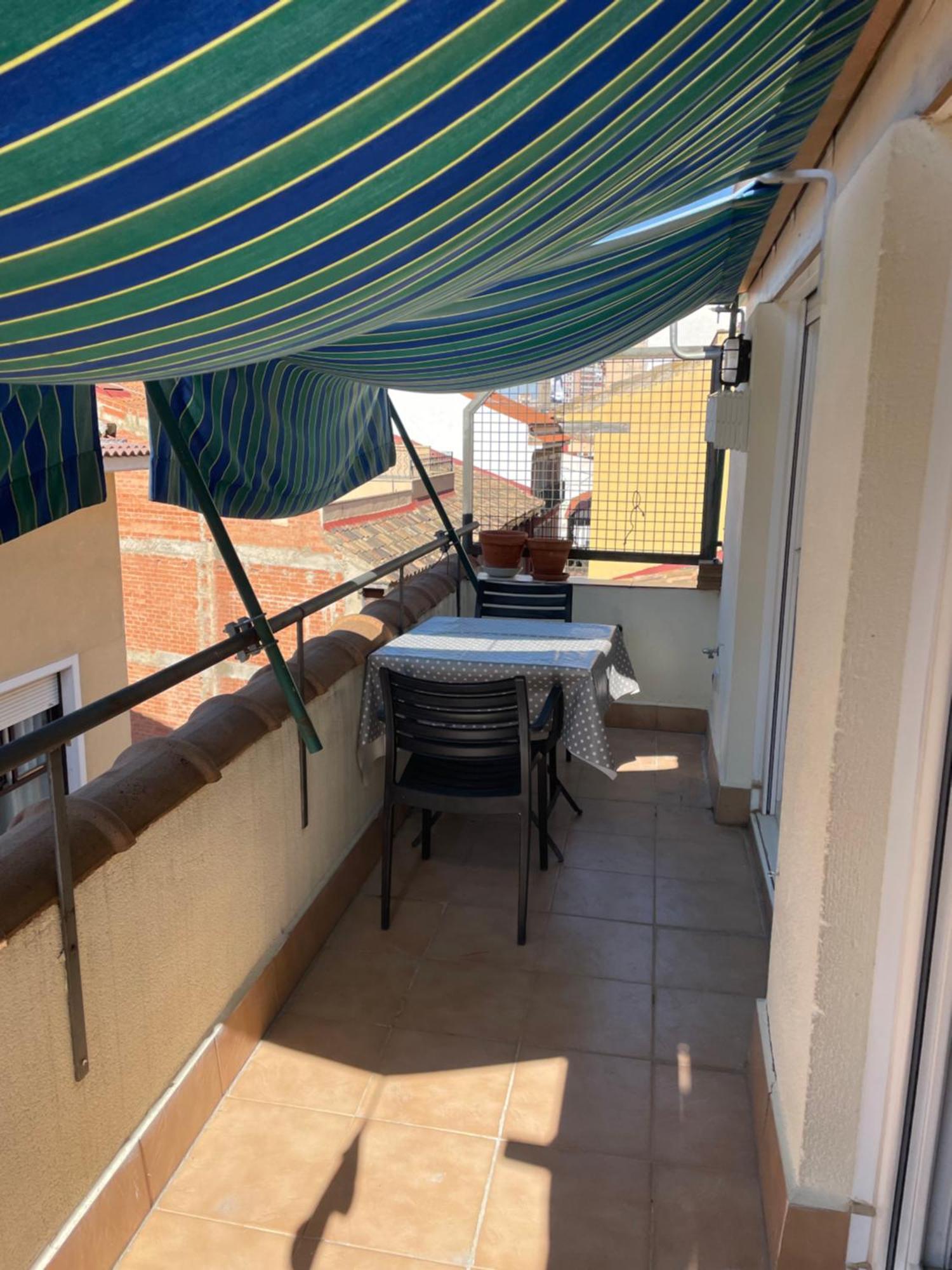 Apartamento Atico Junto A Mercado Central, Con Parking Gratis *