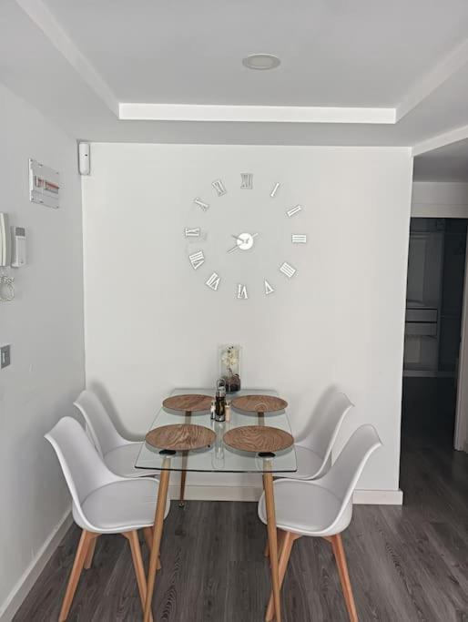 Cerca Del Pilar Apartment *