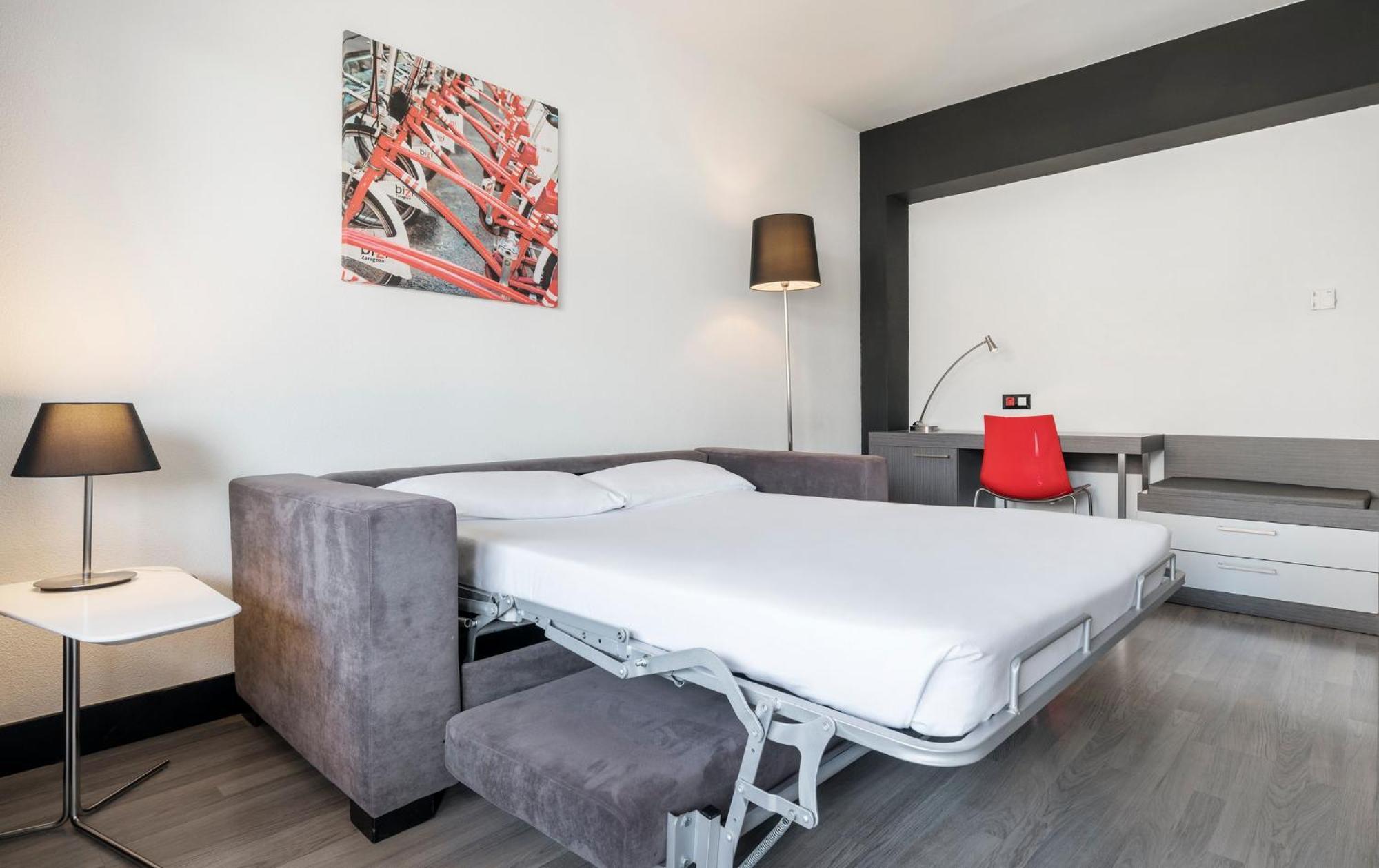 Hotel Ilunion Romareda 4*