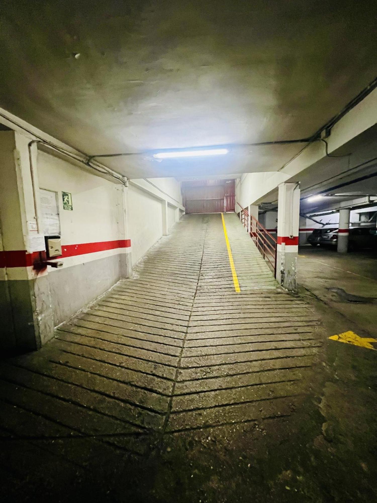A Orillas Del Pilar Con Parking Zaragoza