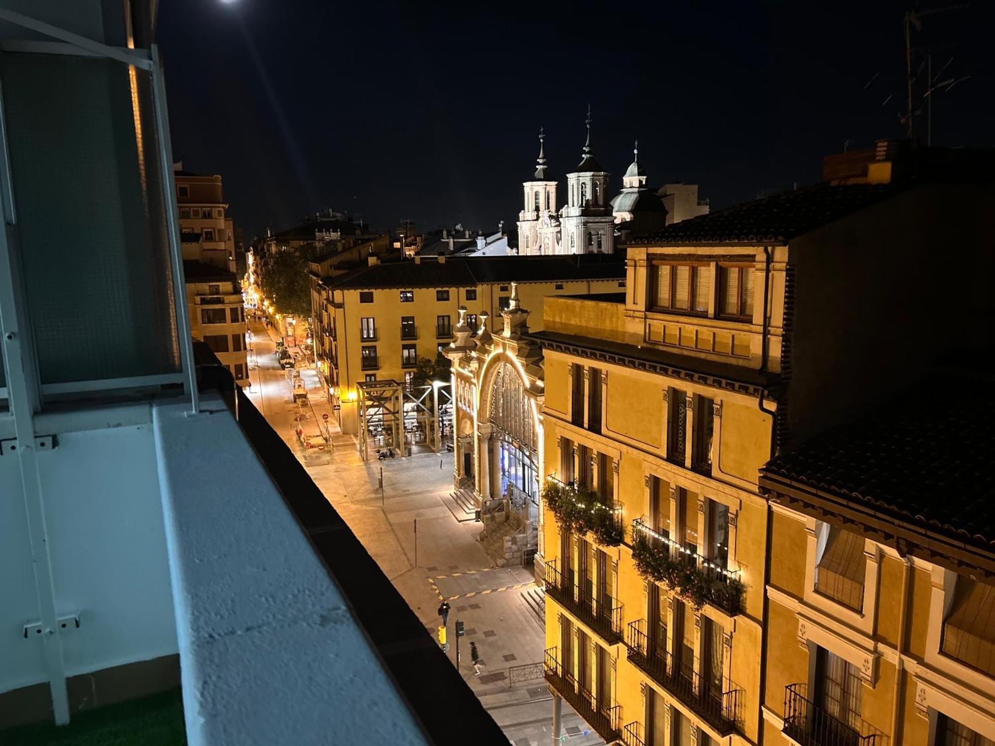Atico Con Vistas Al Mercado Opcion De Parking Apartamento