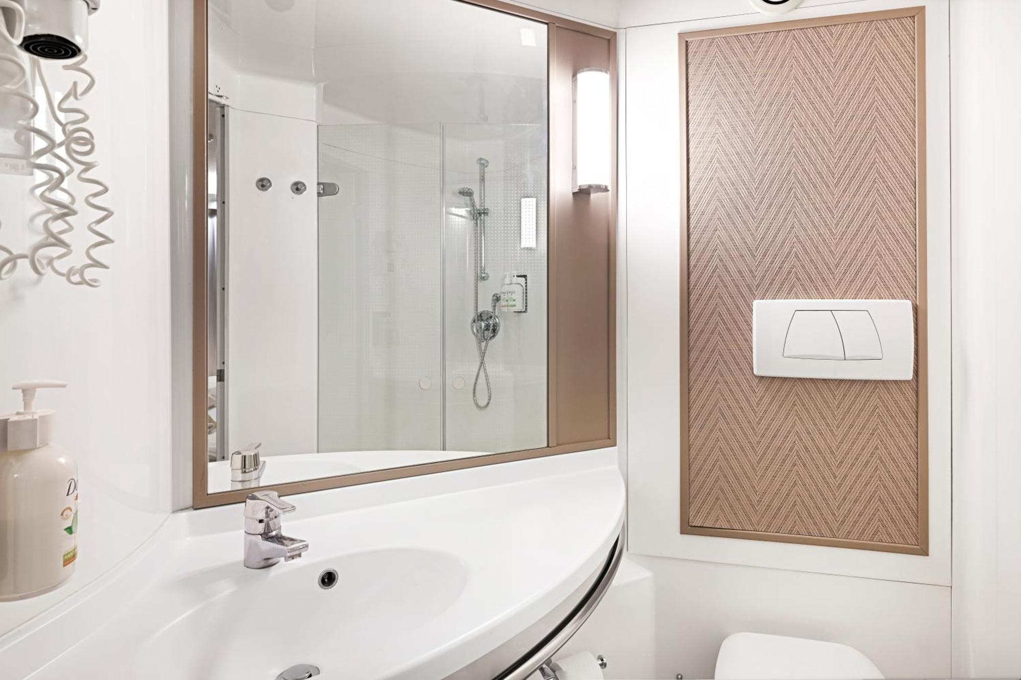 Ibis Centro Hotel 2*