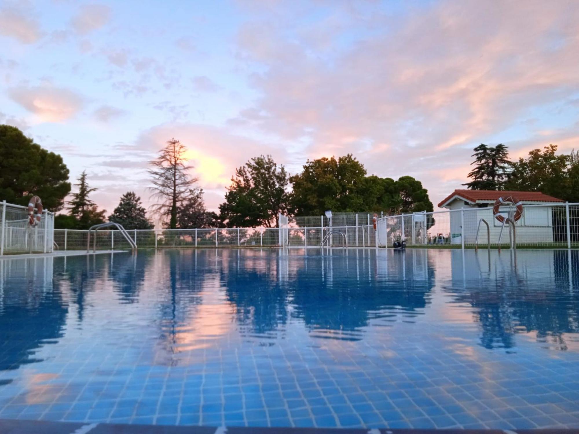 Albergue Zaragoza Camping Hostal