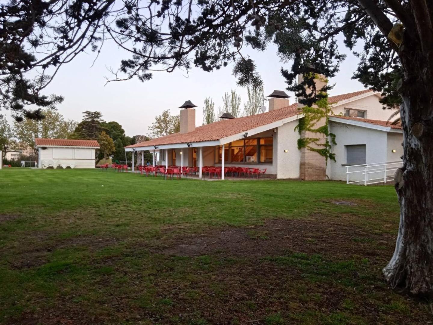 Hostal Albergue Zaragoza Camping *