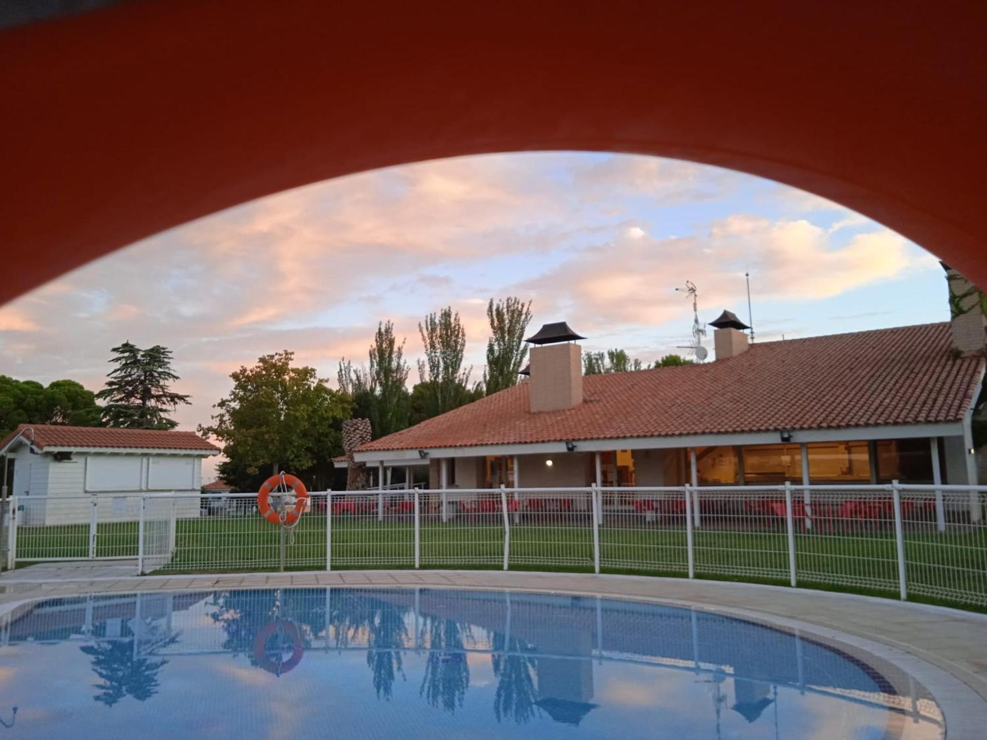 Albergue Zaragoza Camping Hostal