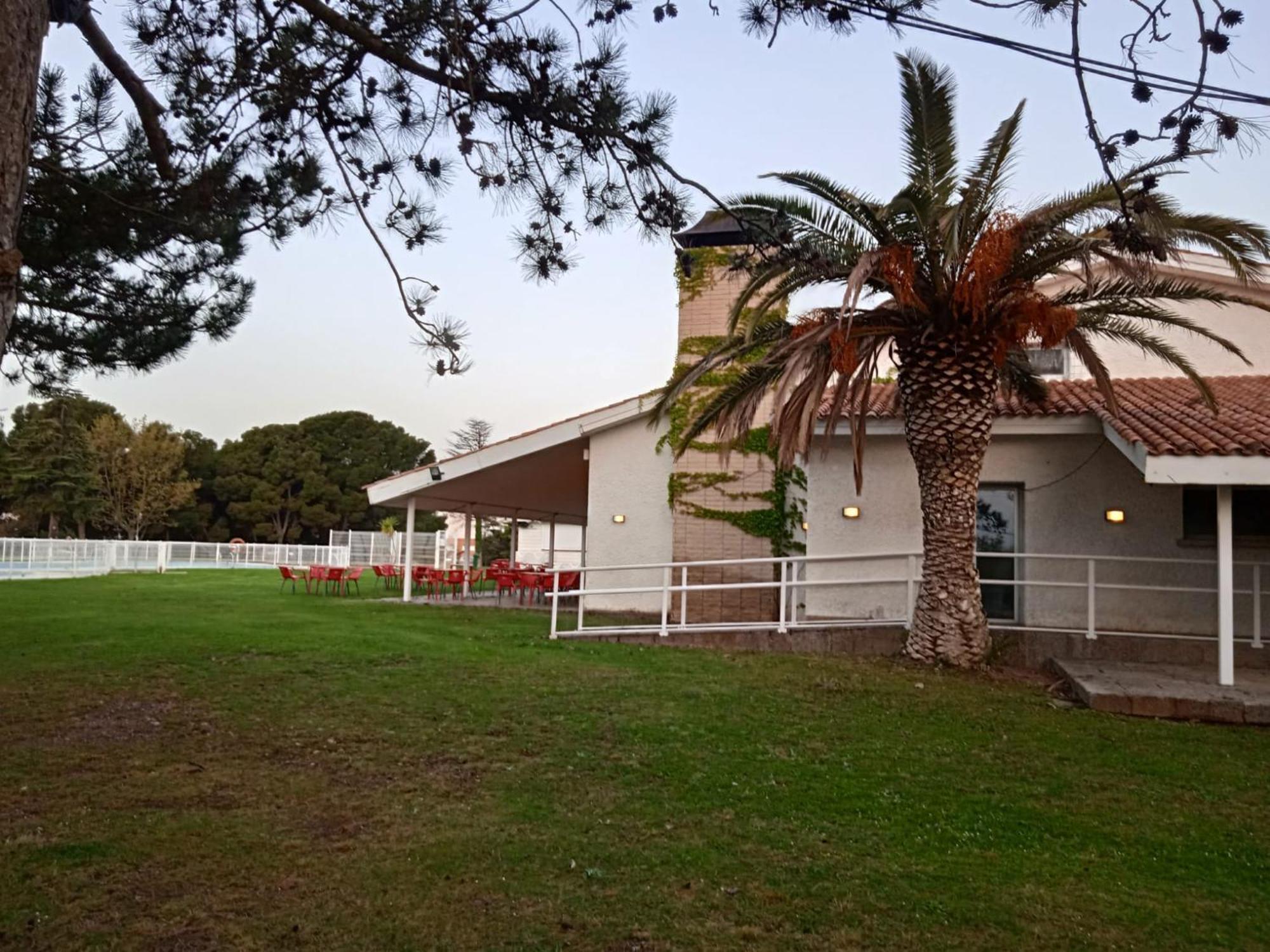 Albergue Zaragoza Camping Hostal *
