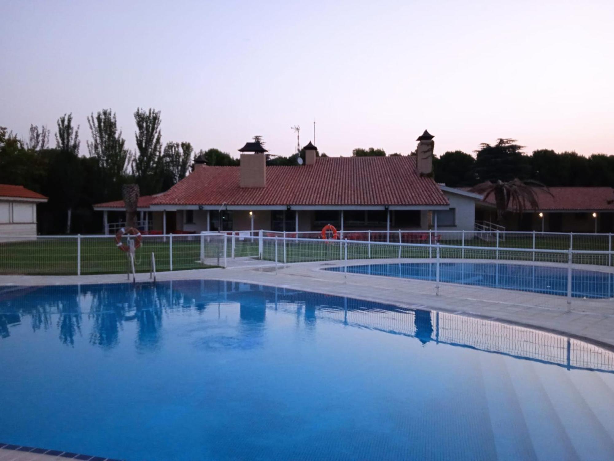Hostal Albergue Zaragoza Camping *