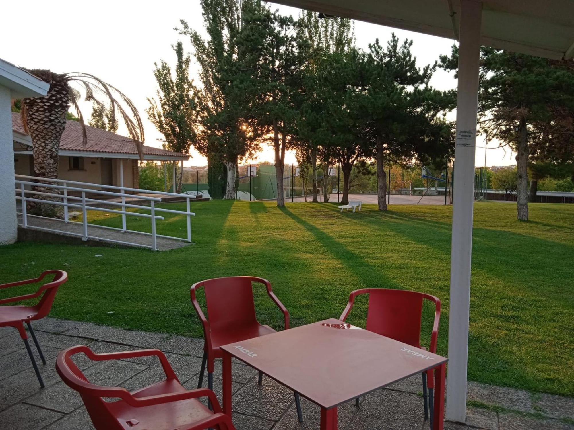 Hostal Albergue Zaragoza Camping Zaragoza