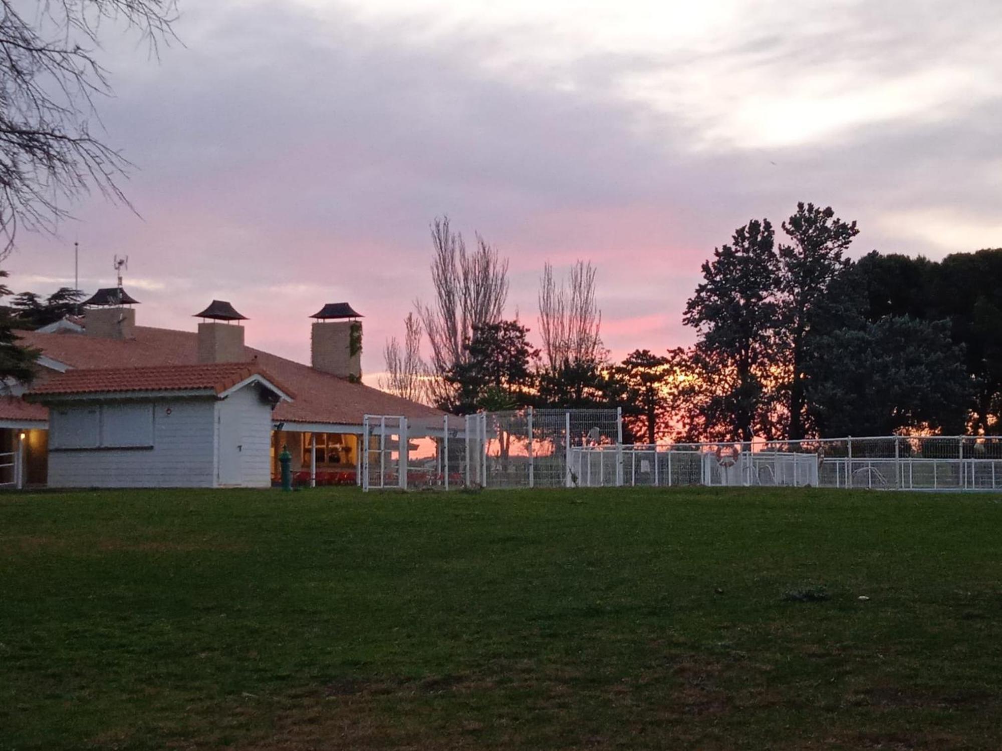 Hostal Albergue Zaragoza Camping